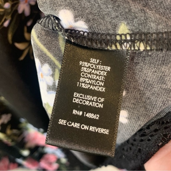 Torrid Floral Print Black Keyhole High Neck Sleeveless Lace Inset Shirt Size 6X - Picture 12 of 12